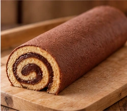 Extrémités de la bûche coupées pour révéler la spirale de chocolat