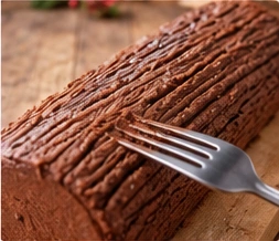 Crème au beurre striée à la fourchette pour imiter l'écorce d'un arbre